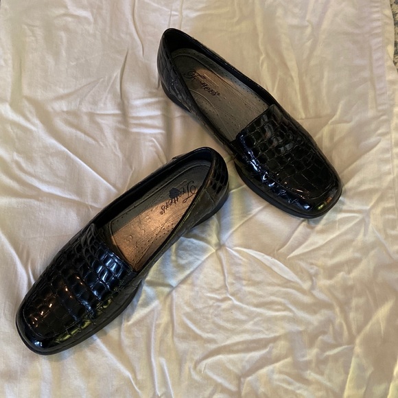 Trotters patent leather alligator-style loafers 8N - Picture 2 of 7